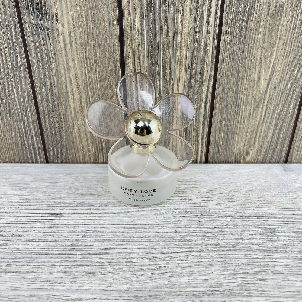 Daisy Love by Marc Jacobs Eau De Toilette Spray for Women 1.0 oz./30 ml. 40%Full